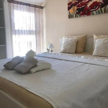 Апартаменти Bird View Carlissima